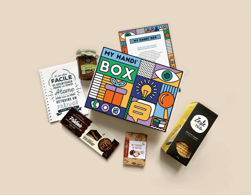 Une handibox entourée des produits qu'elle contient - SEEPH